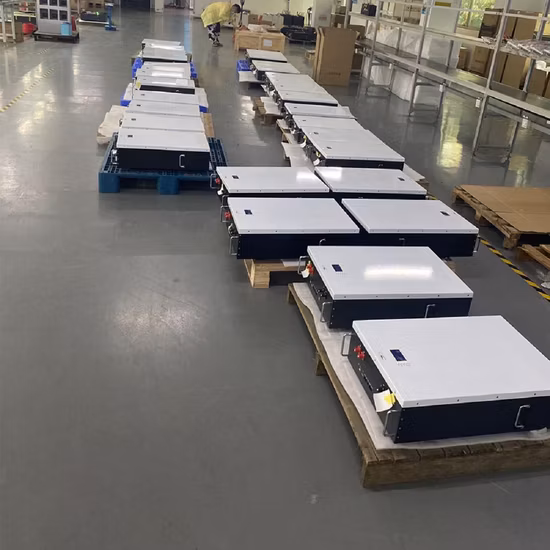 Batería de iones de litio LiFePO4 Batería BMS Almacenamiento de energía solar 12V 150ah para exteriores